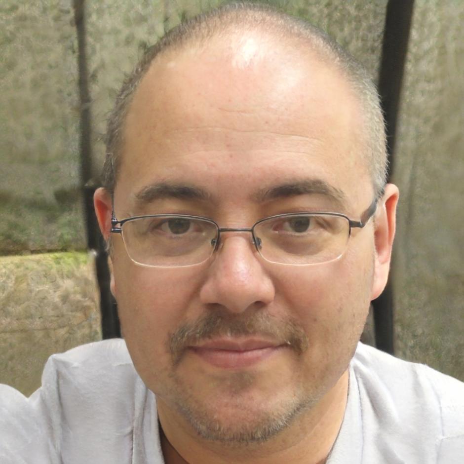 Retrato profesional de Adrián Valterra